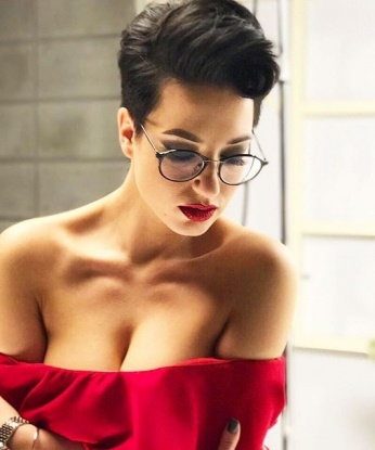 Живу в Москве и готова порадовать тебя своими услугами. 💋 В моих возможностях все, что ты мог себе представить: от нежных ласк и массажа до страстного и безудержного экстаза. 🌹 Мои фото говорят сами за себя - я сочетаю красоту и страсть в одном лице. 😍 У меня есть множество положительных отзывов, которые подтверждают мою профессиональность и уровень сервиса. Со мной ты окунешься в мир наслаждения и удовольствия. Не упусти свой шанс на незабываемое свидание со мной. Обещаю, не пожалеешь! 💕 8135, 40 лет